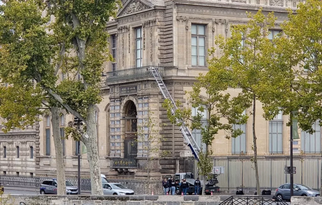 Louvre Cambriolage