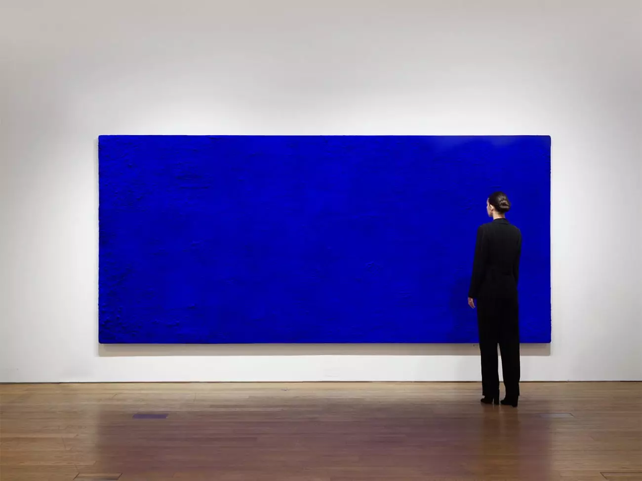 Yves Klein : un monochrome monumental vendu 18,4 M€