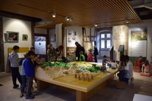 Hauts comme trois briques -