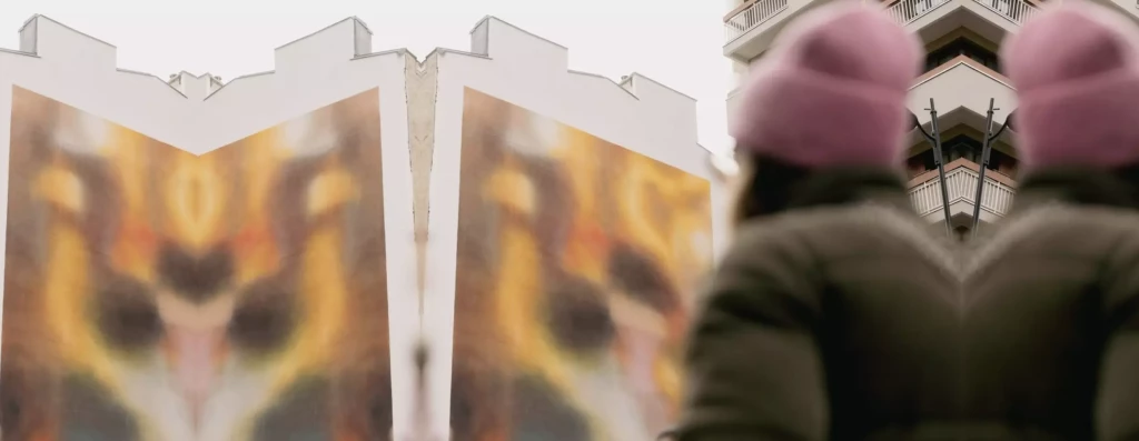 La fresque de Léa Belooussovitch - mémoire et espoir après le 13 novembre à Paris