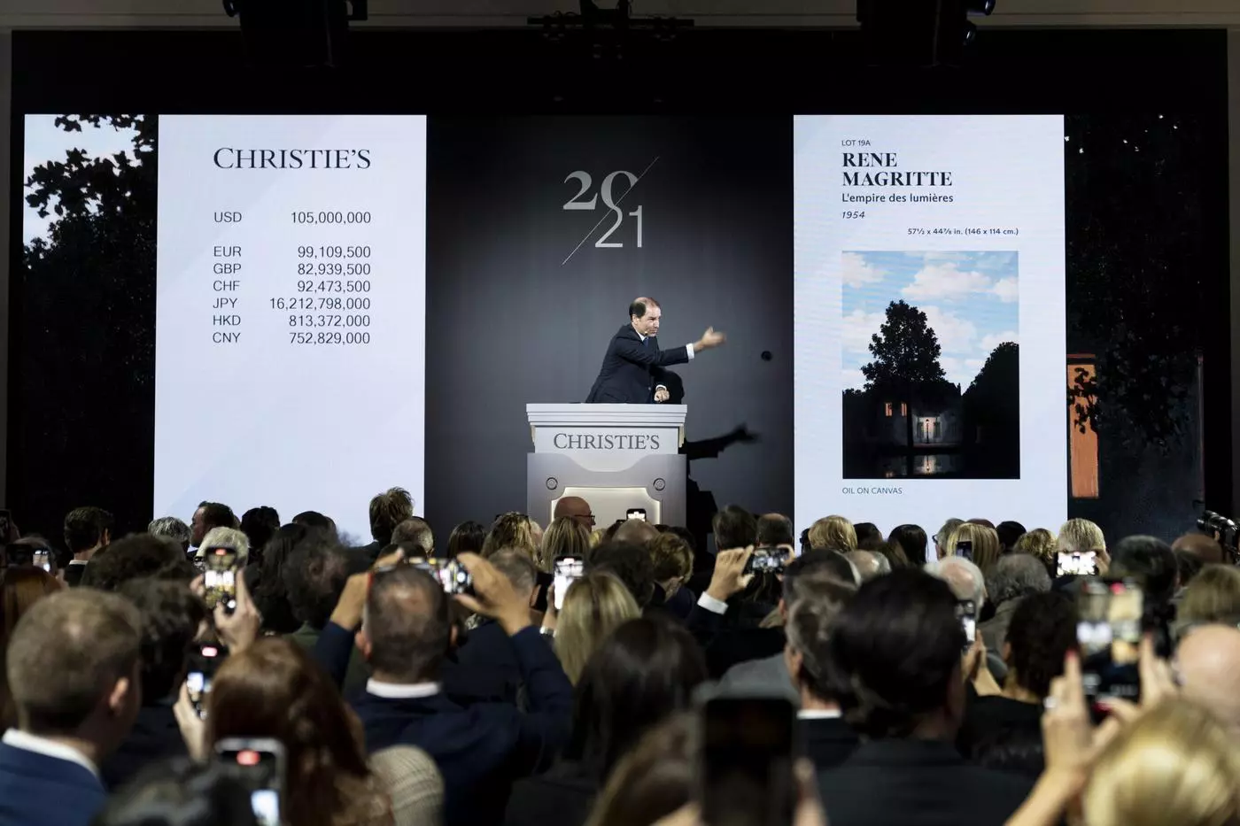 Adrien Meyer, vice-président international du département art impressionniste et moderne, au marteau lors de la vente de la collection Mica Ertegun le 19 novembre 2024 chez Christie's New York.
Â© Christie's images limited 2025.
