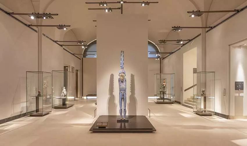 cda25_galerie_5_continents_louvre_4-tt-width-653-height-387-fill-0-crop-0-bgcolor-eeeeee