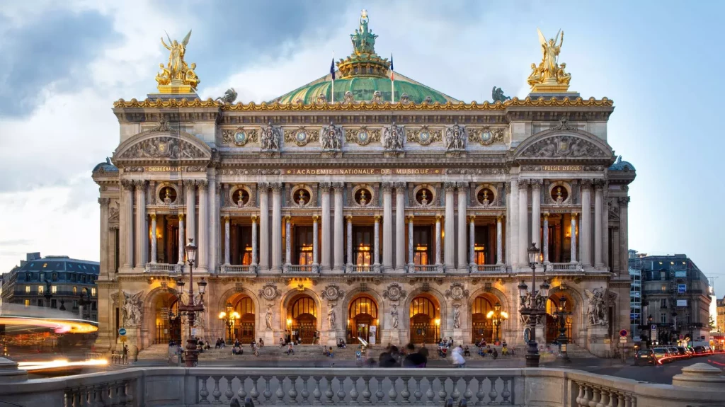 facade-palais-garnier-c-e-bauer-onp-676432a834224937329794