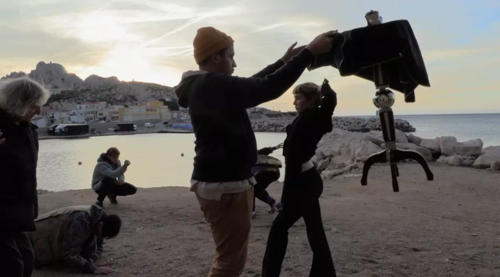 rbx-12-laure-prouvost-deep-see-blue-surrounding-you-_-vois-ce-bleu-profond-te-fondre-pavillon-francais-a-la-58e-biennale-dart-de-1024x569