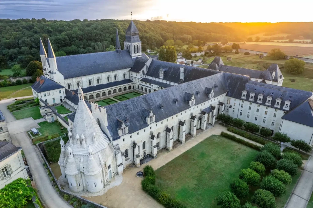 2023-ete-Abbaye-Fontevraud-drone©Kreazim-5-1-1920x1279