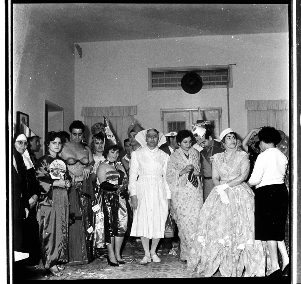 2.-bal-masque-a-gaza-photo-par-kegham-djeghalian-sr-mi-1960s-1600x1600-q90