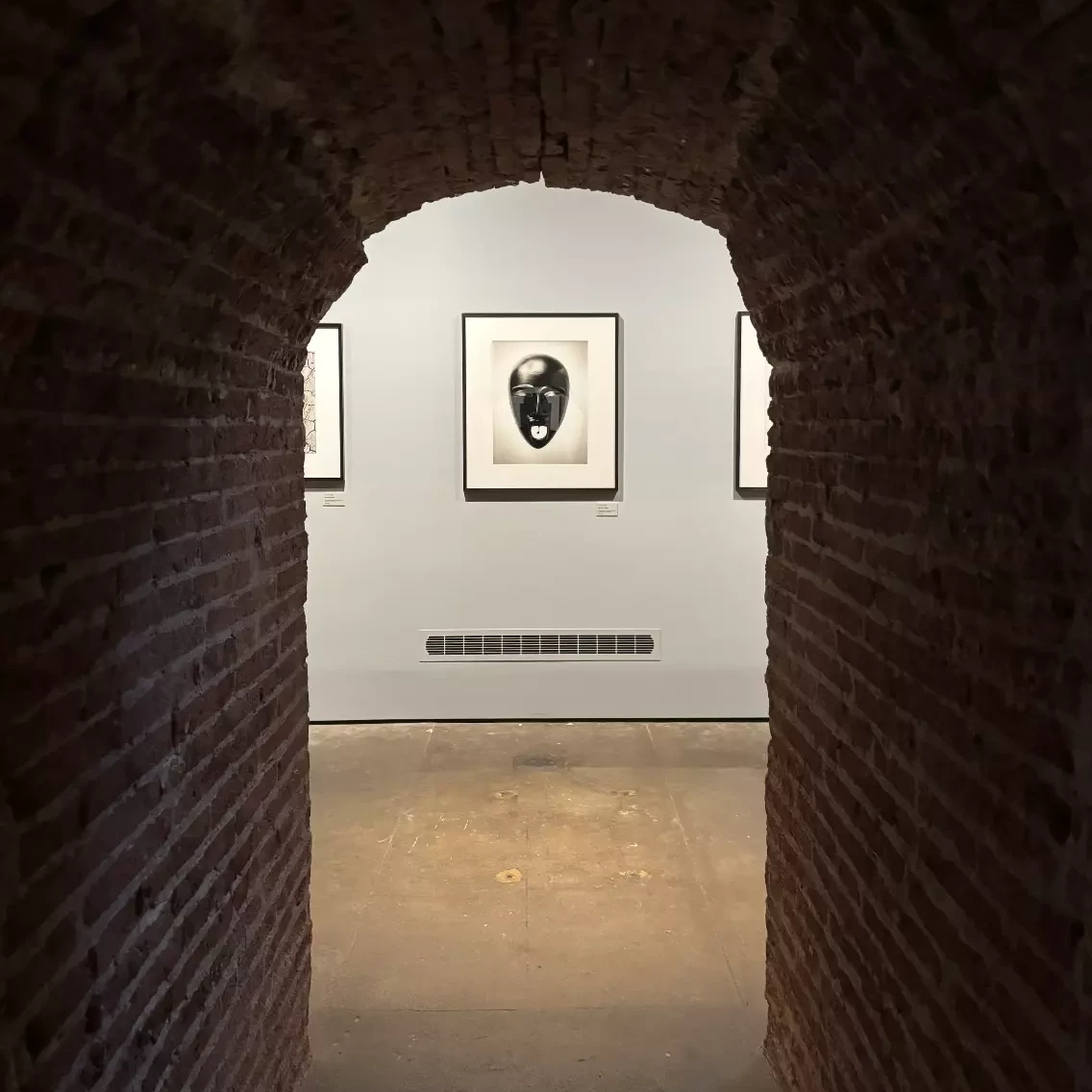 🕺Chema Madoz | Helena Almeida « Diseños habitados » - château-d'Eau - 1
