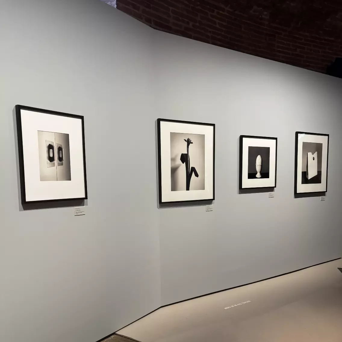 🕺Chema Madoz | Helena Almeida « Diseños habitados » - château-d'Eau - 2