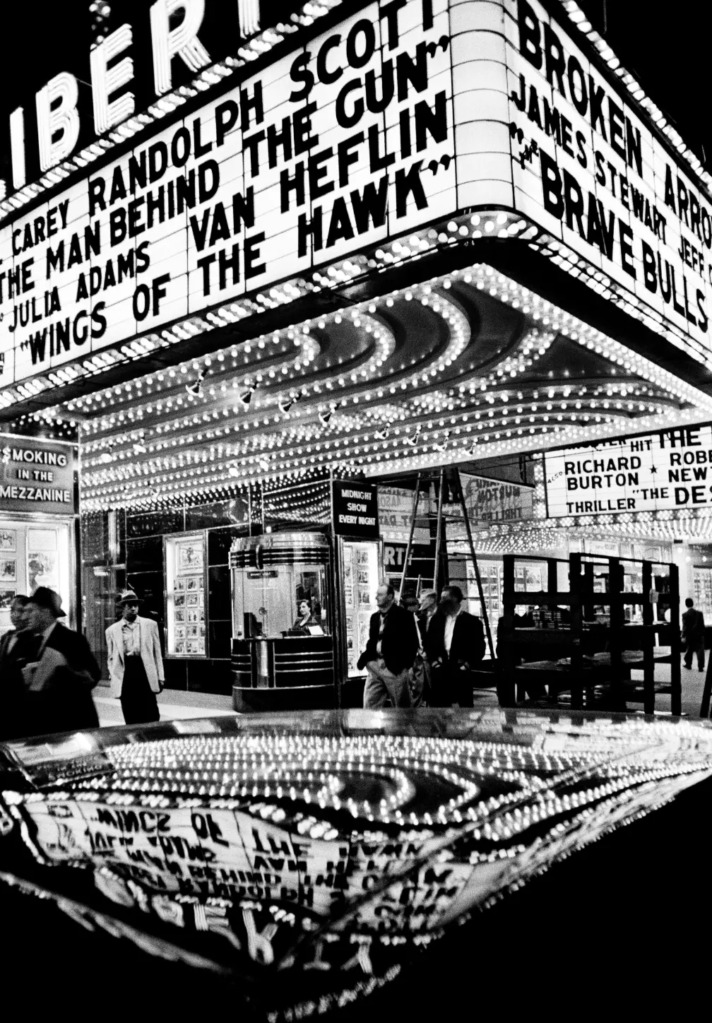William Klein, Wings of The Hawk, 42e rue, New York, 1955